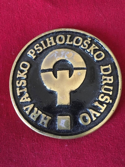 Natječaj za psihologijsku nagradu Zlatni grb Hrvatskog psiholo&scaron;kog dru&scaron;tva za 2016.g.